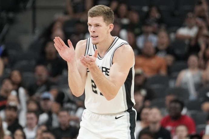 马刺队官宣续约英格拉姆与米尼克斯，充实双向合同阵容